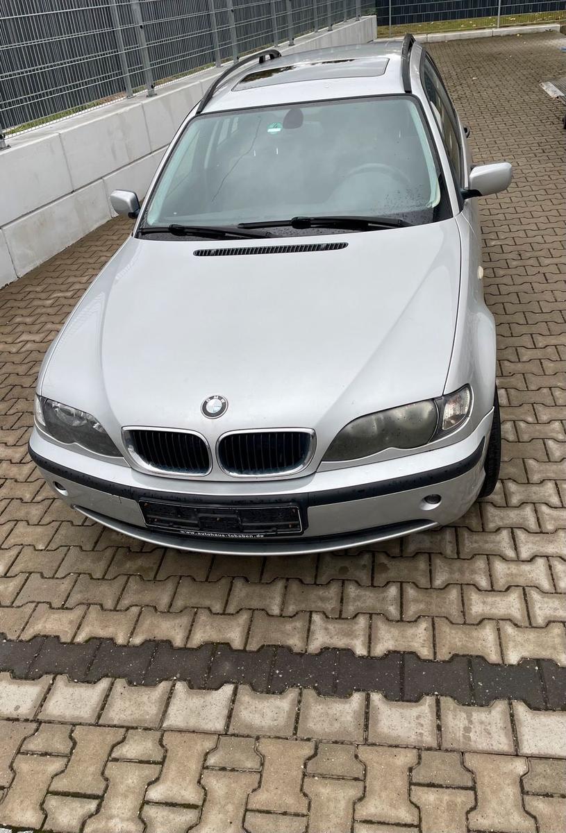 BMW 318 2004 — вигляд ззаду