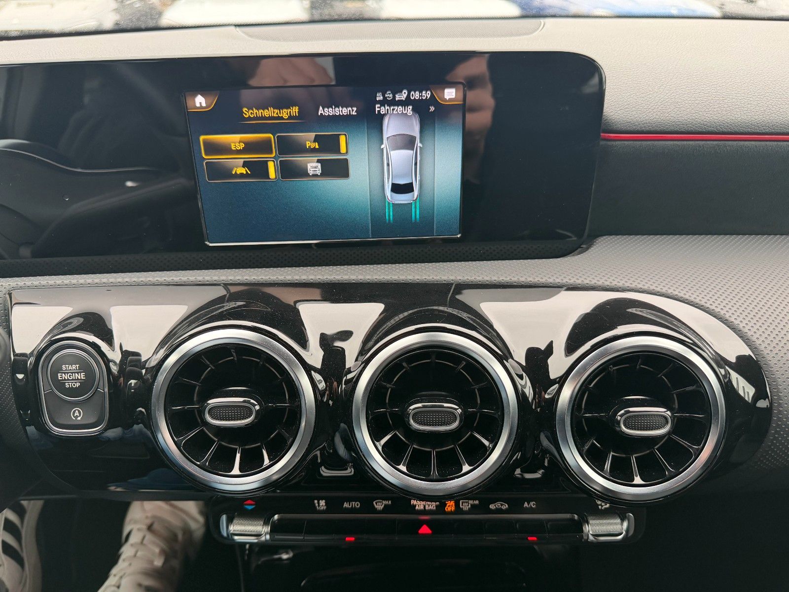 Fahrzeugabbildung Mercedes-Benz A 220d 4MATIC AMG+Night+LED+DAB+Carplay+19"