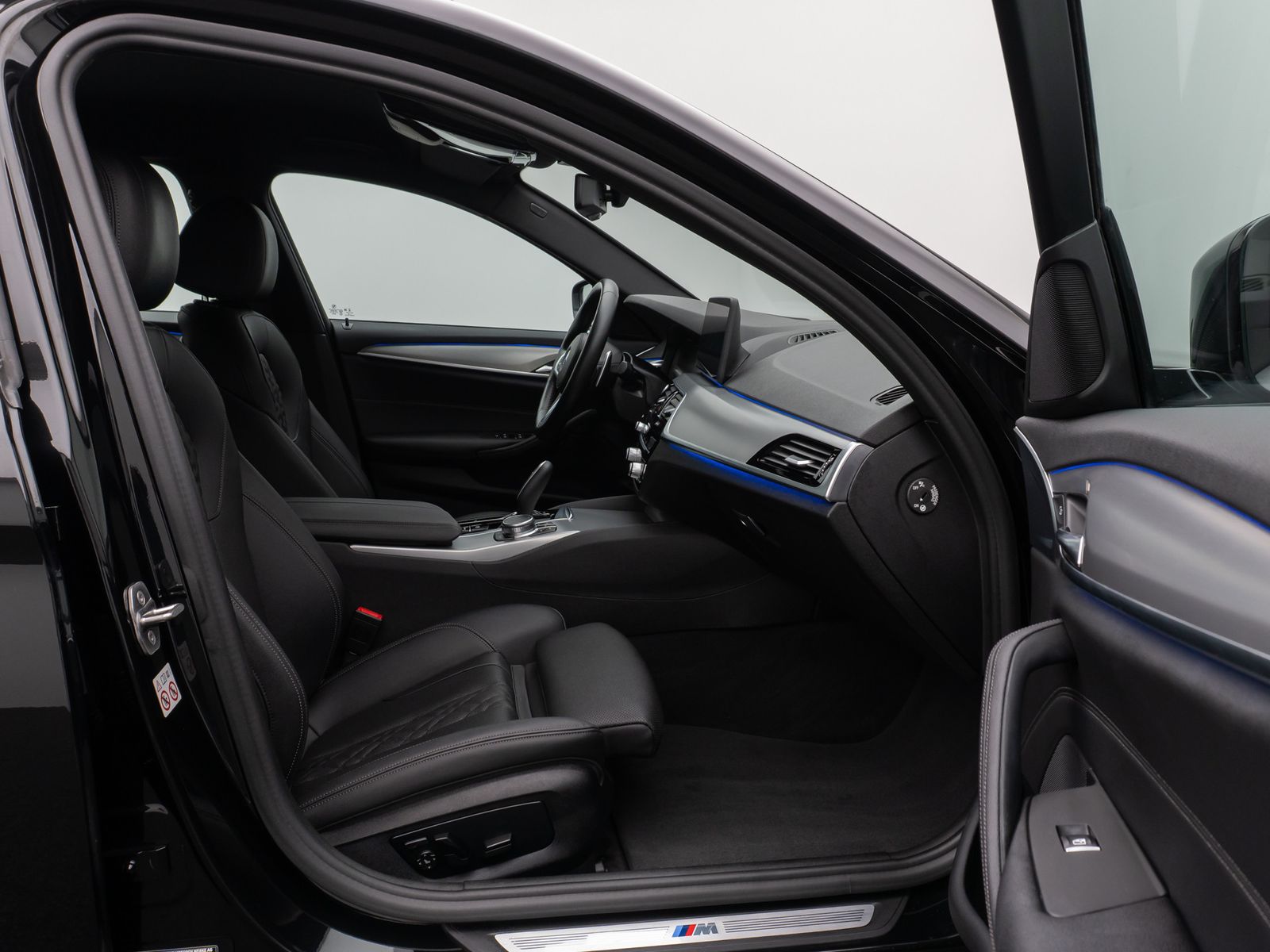 Fahrzeugabbildung BMW 530d  M Sport Kamera Laser HUD DAB HiFi Komfort