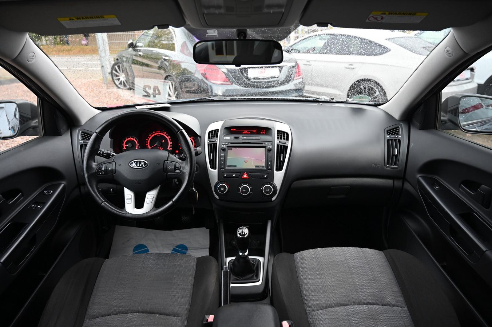 Kia cee'd 2012 — photo 7