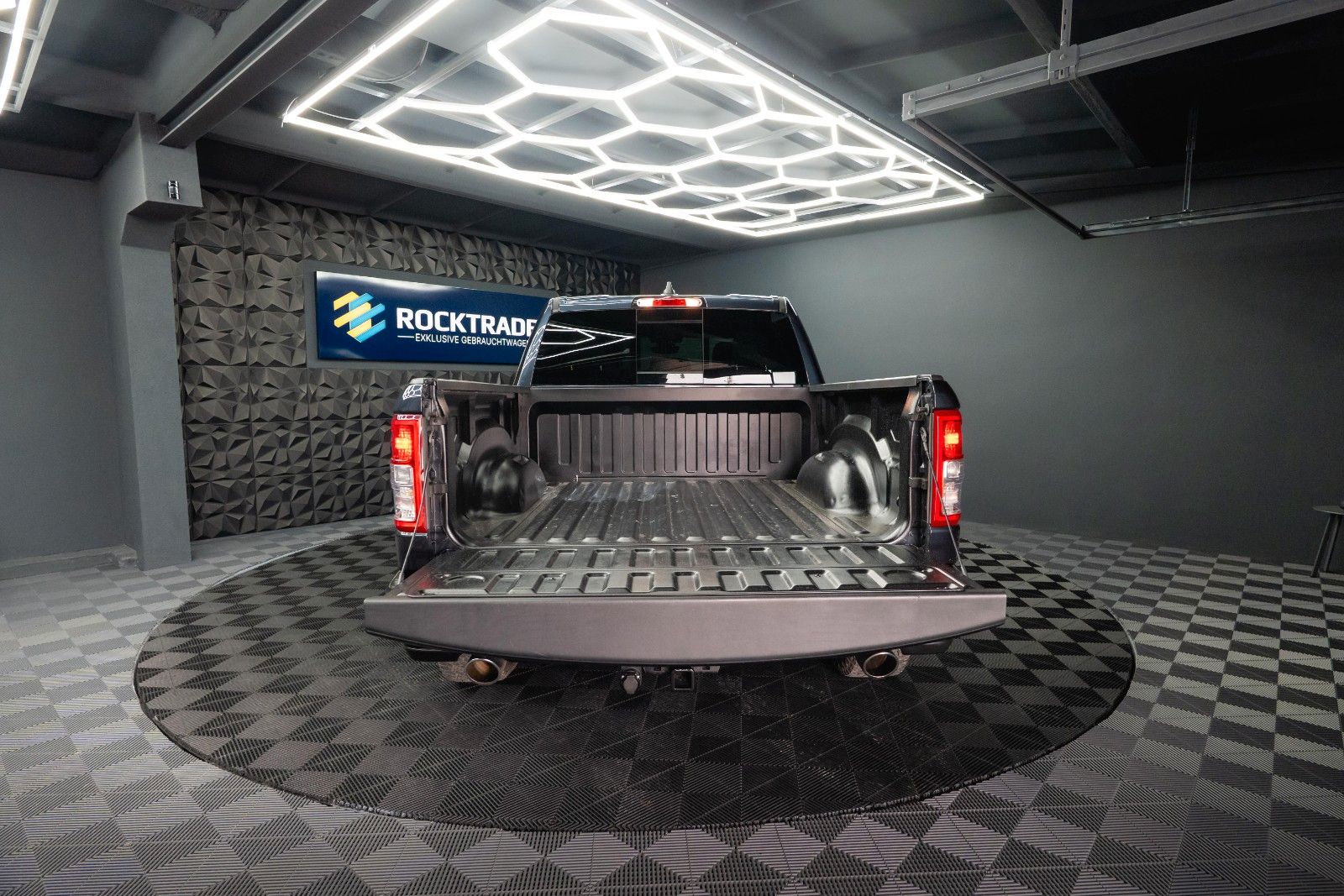 Fahrzeugabbildung Dodge RAM 5.7 V8 HEMI 4x4 OFFROAD Night Limited 19%