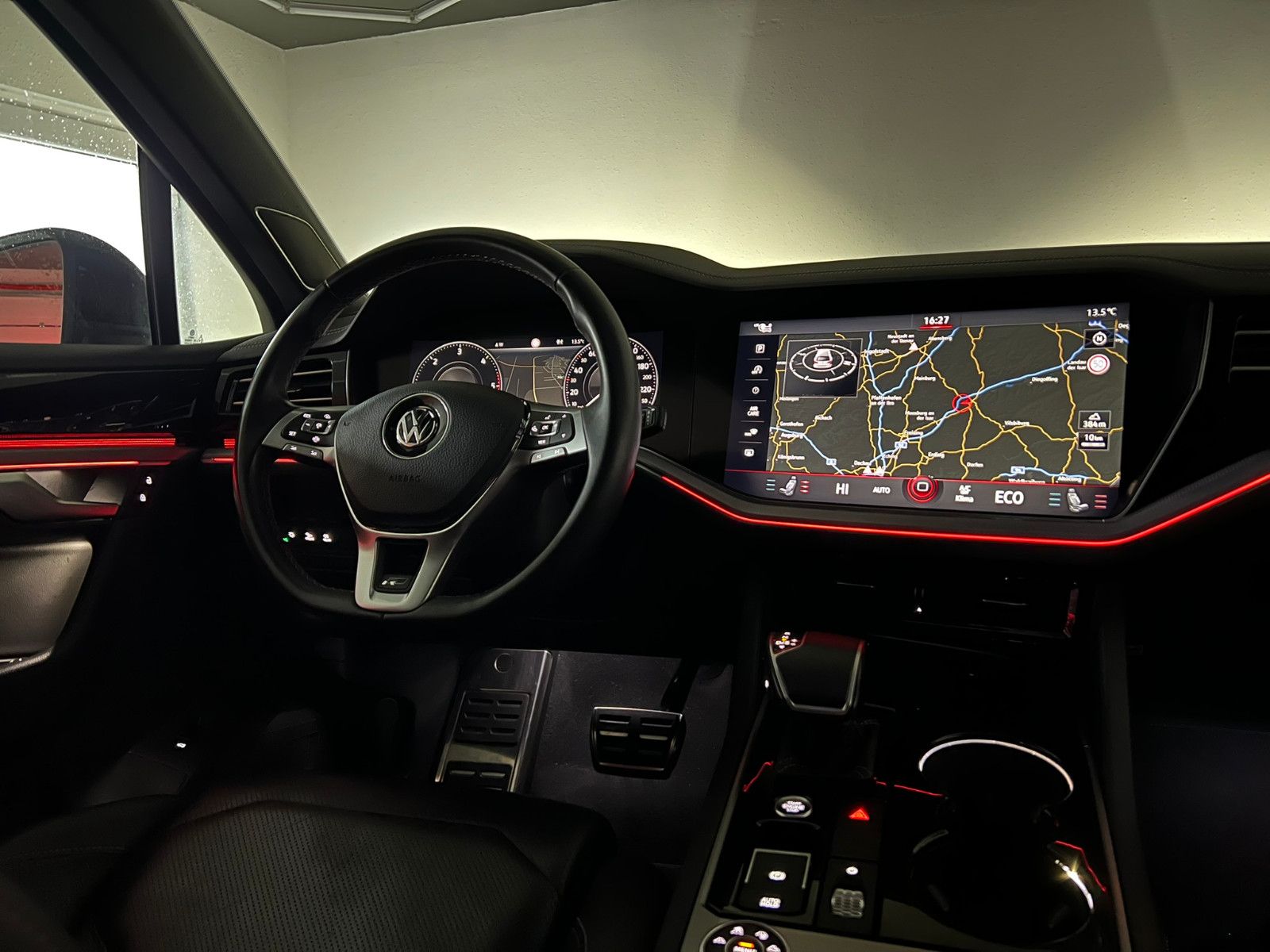 Fahrzeugabbildung Volkswagen Touareg R-LINE 4Motion/MASSAGE/ACC/AHK/INNOVIS.