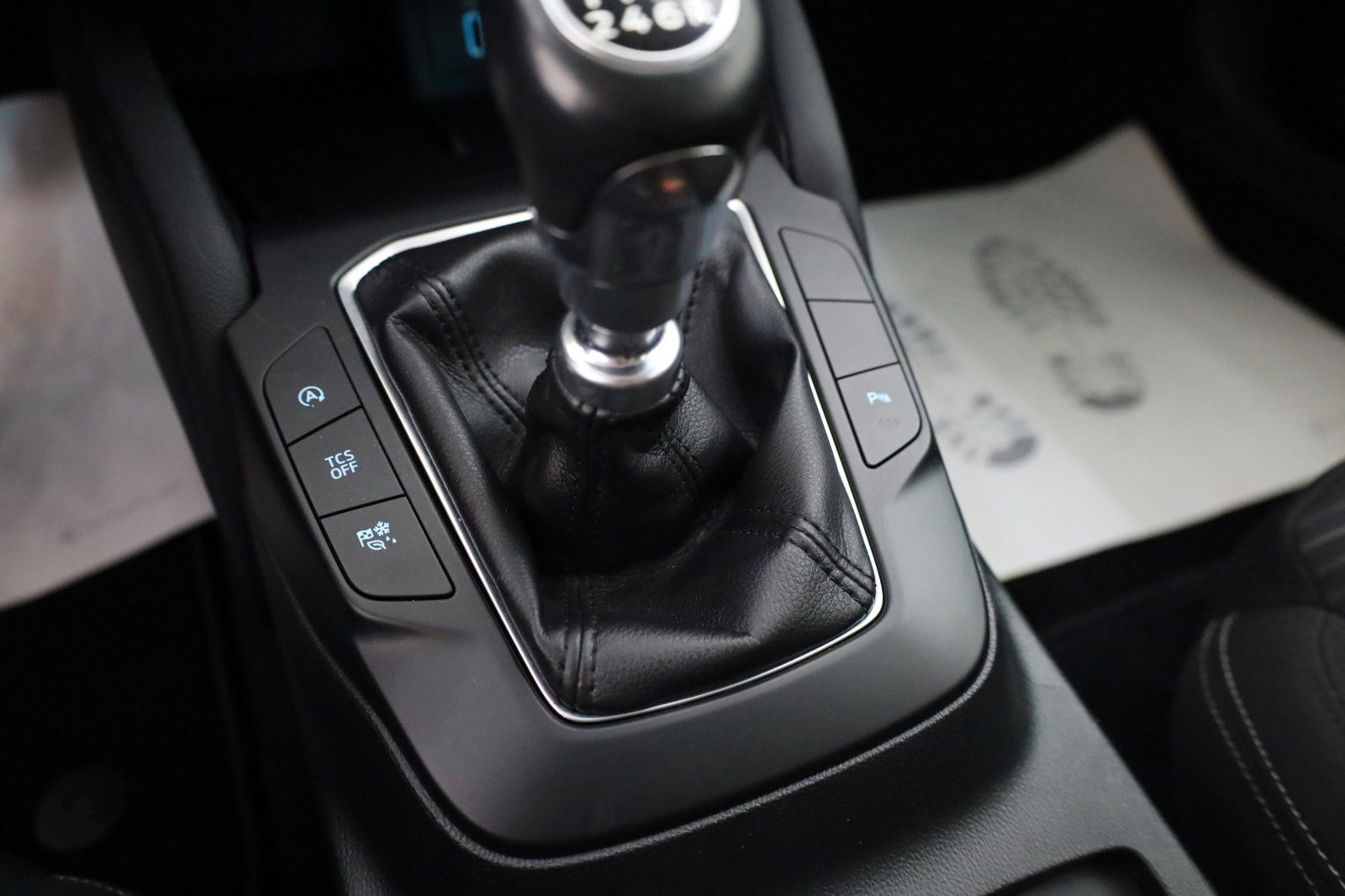 Fahrzeugabbildung Ford Focus Turnier Titanium Navi,Kamera,LED,SH,PDC
