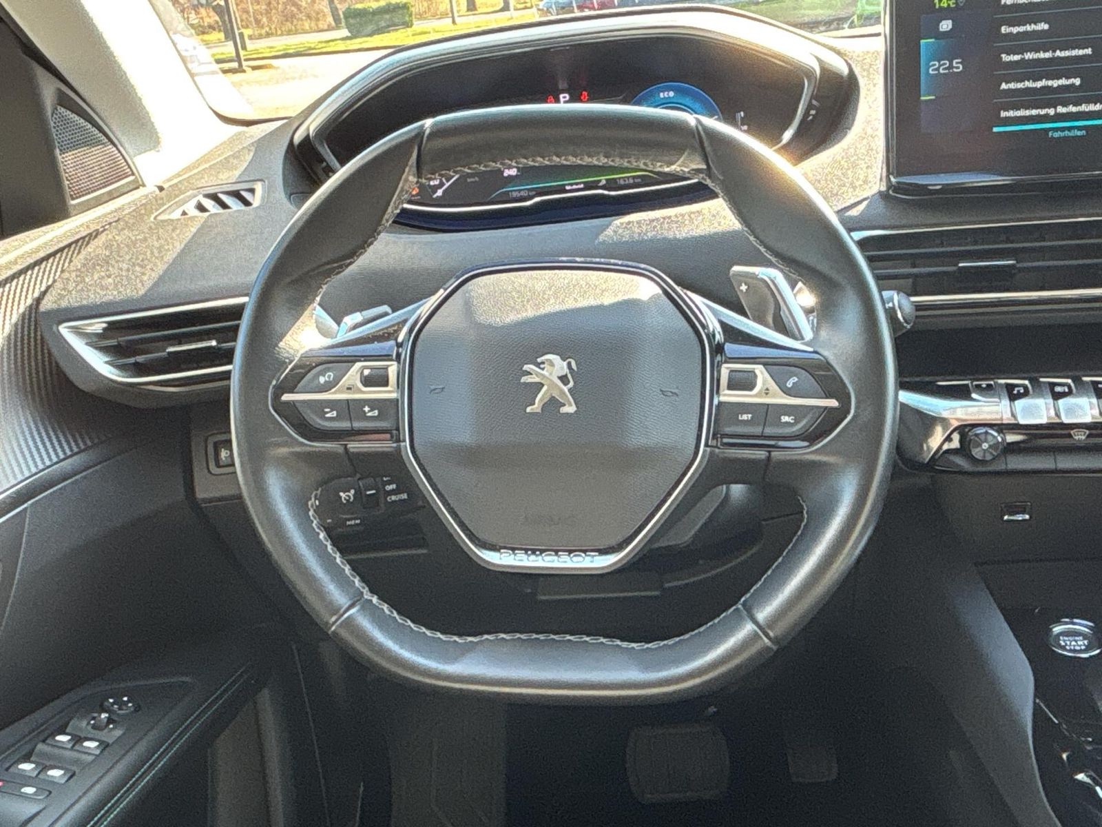 Fahrzeugabbildung Peugeot 3008 Plug-In Allure+SHZ+LED+PDC+ACC+USB+AWR+