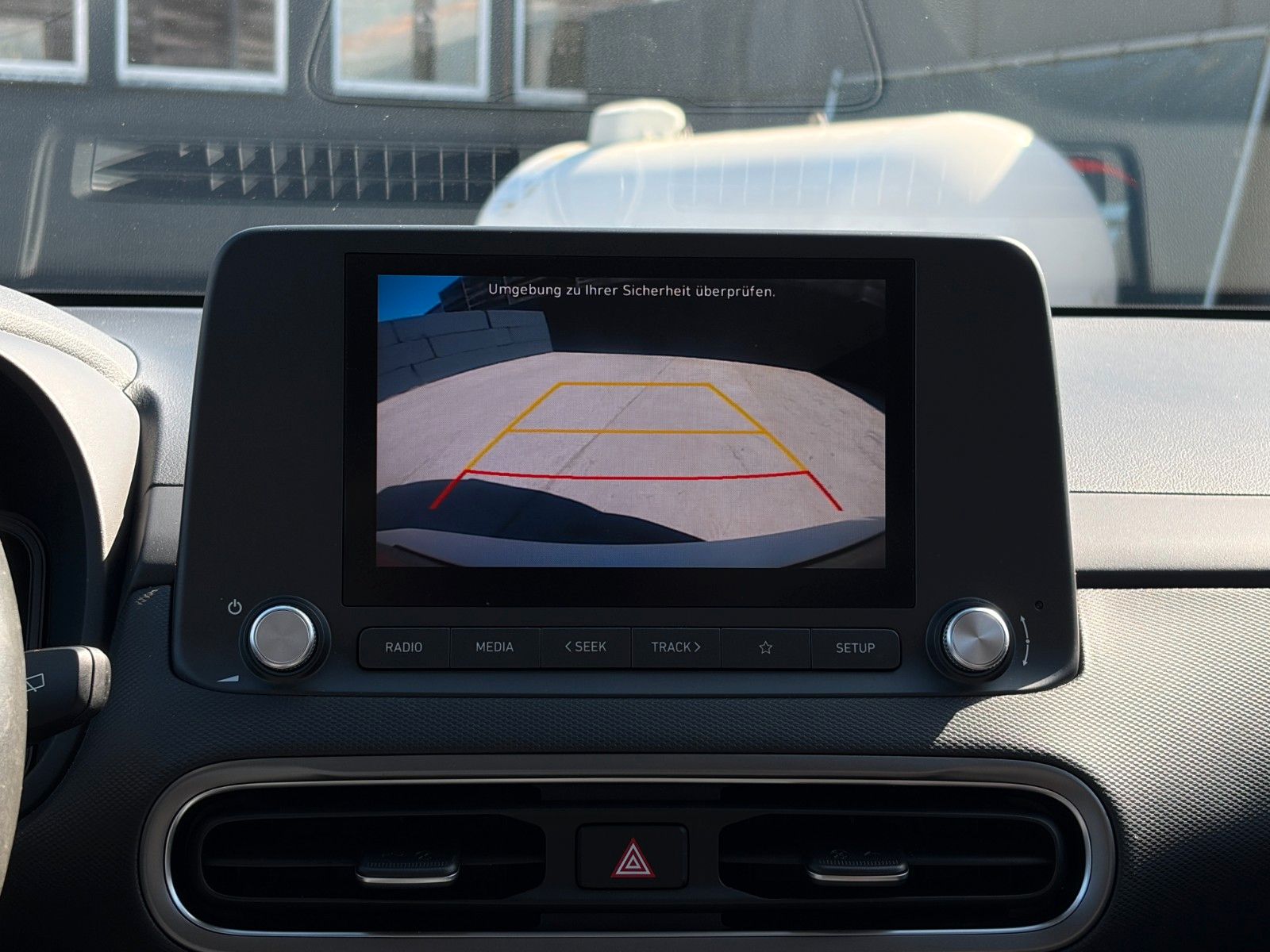 Fahrzeugabbildung Hyundai KONA E Select SHZ LHZ ACC LKA LFA Navi CarPlay