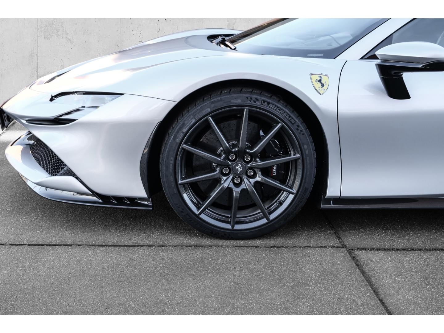 Ferrari SF90 Stradale *Carbon-Felge*Racingsitze*Assetto-