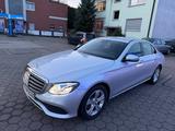 Mercedes-Benz E 200 E Limousine E 200*TÜV NEU*1 HAND*TOP AUTO* - silberne Mercedes-Benz E 200