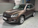 Volkswagen Tiguan Bi-Xenon LED PDC Panoramadach - Volkswagen Tiguan aus 2012 mit Diesel-Antrieb
