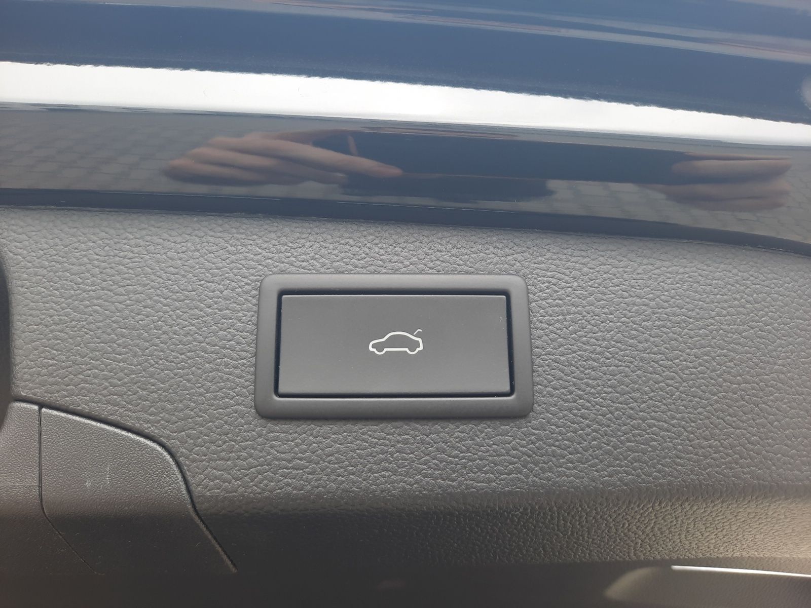 Fahrzeugabbildung Volkswagen Passat Variant eTSI Business DSG LED AHK Navi AI