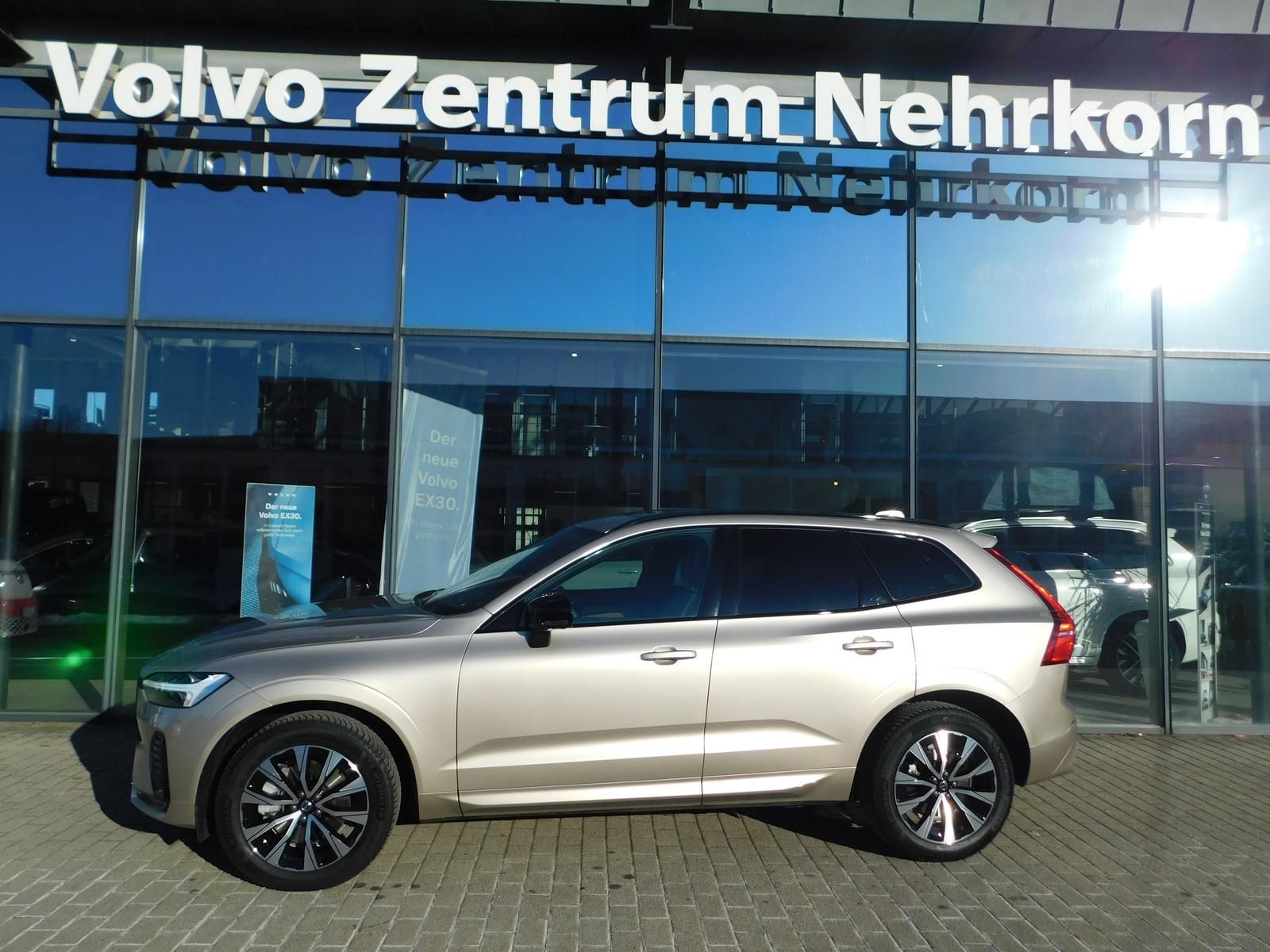Fahrzeugabbildung Volvo XC60 B5 B AWD Plus Dark "Panoramadach, AHK"