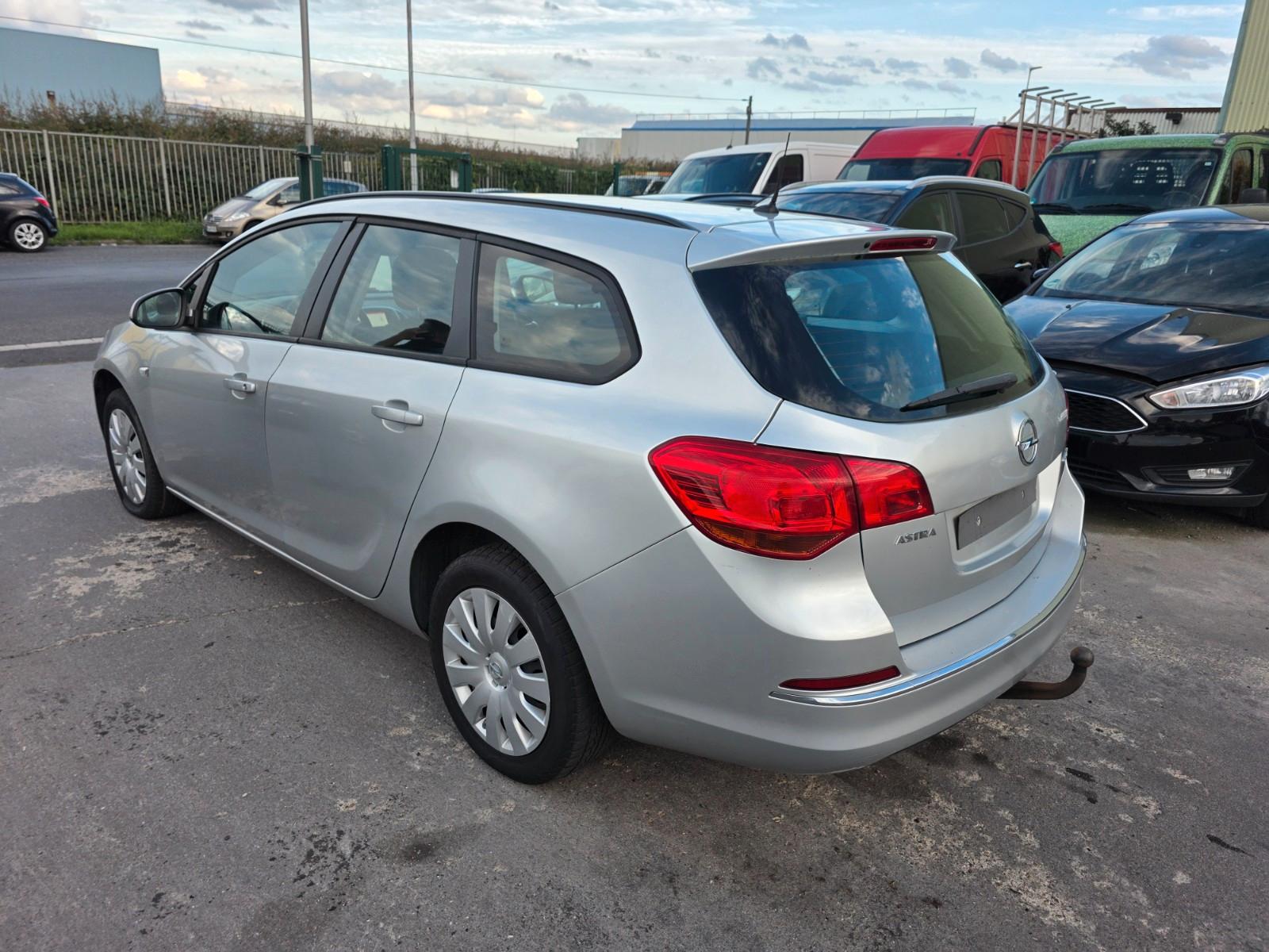 Opel Astra 2014 — photo 6