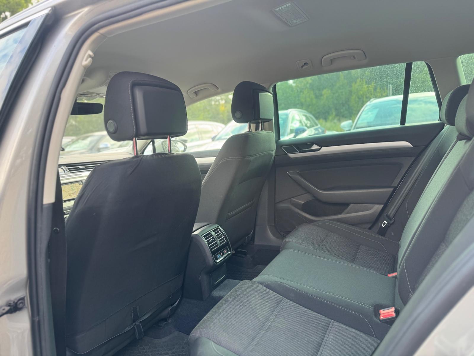 Volkswagen Passat 2015 — photo 32