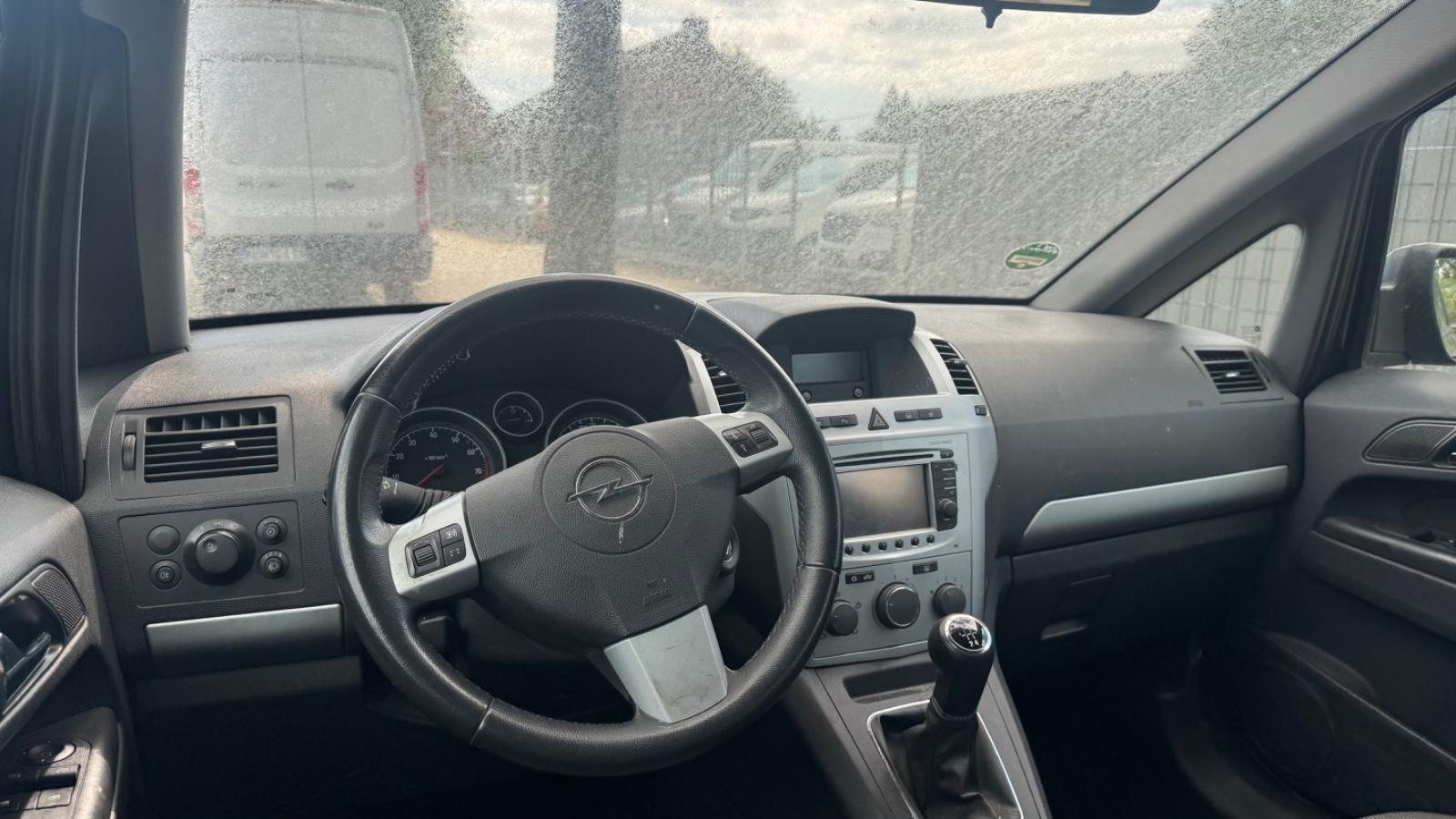 Opel Zafira 2012 — photo 6