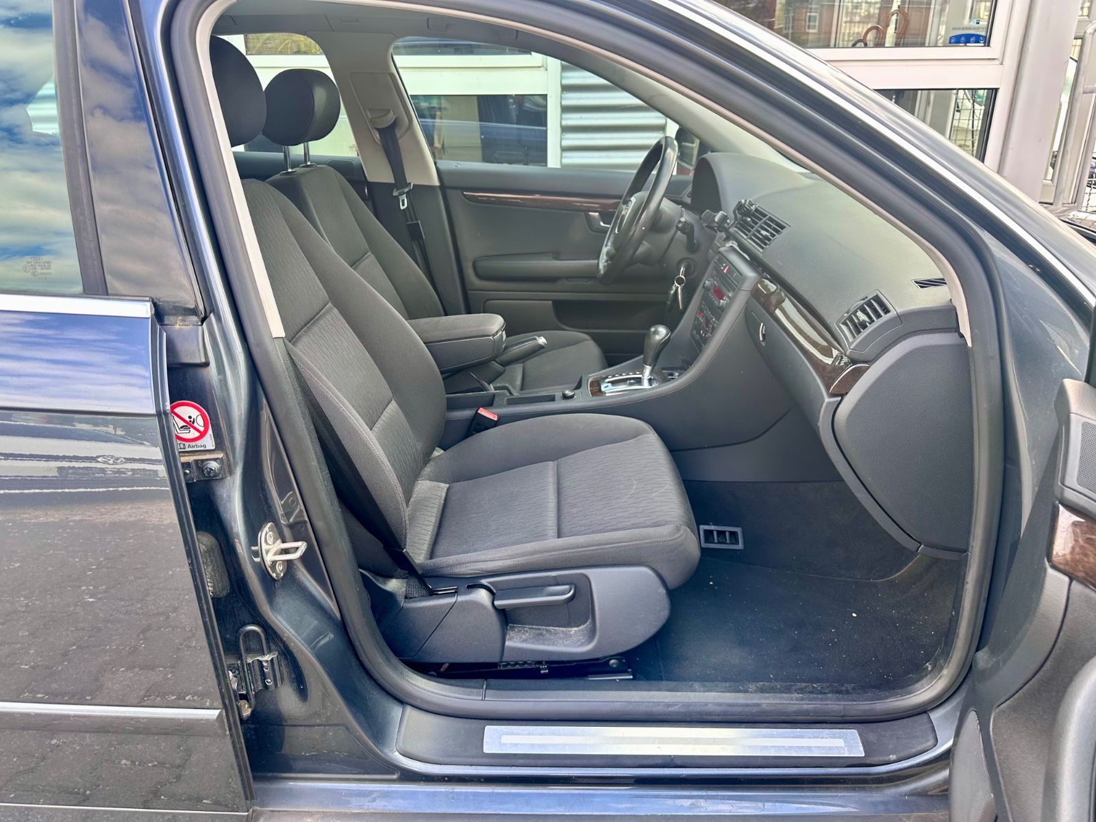 Fahrzeugabbildung Audi A4 Limousine 1.8 T Automatik Schiebedach