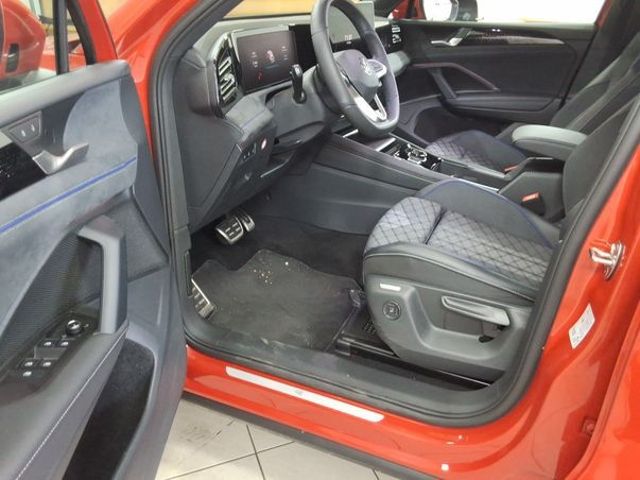 Fahrzeugabbildung Volkswagen Tiguan 1.5 eTSI DSG R-LINE PANORAMA STDHZG NAVI