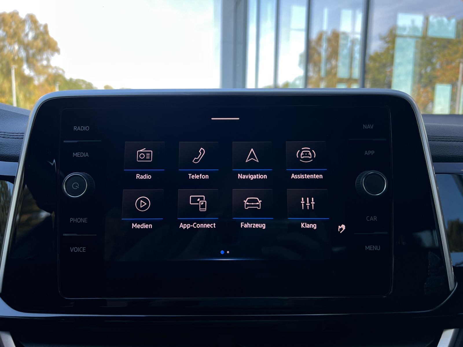 Fahrzeugabbildung Volkswagen T-Roc R-Line 1.5 TSI DSG *AHK, LED, Navi, Kamera