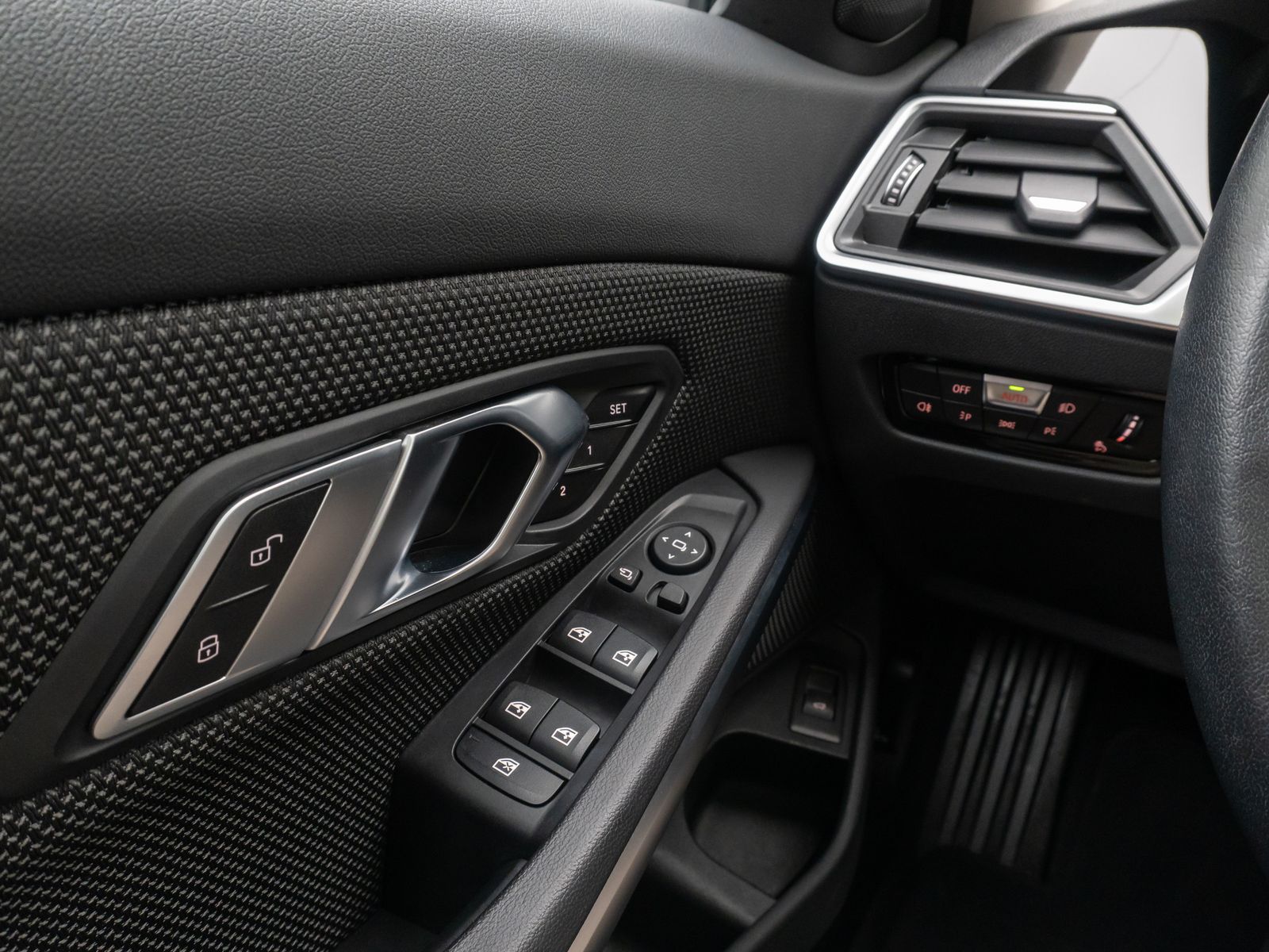 Fahrzeugabbildung BMW 320d DAB Kamera HiFi Memory LED Panorama 18Zoll