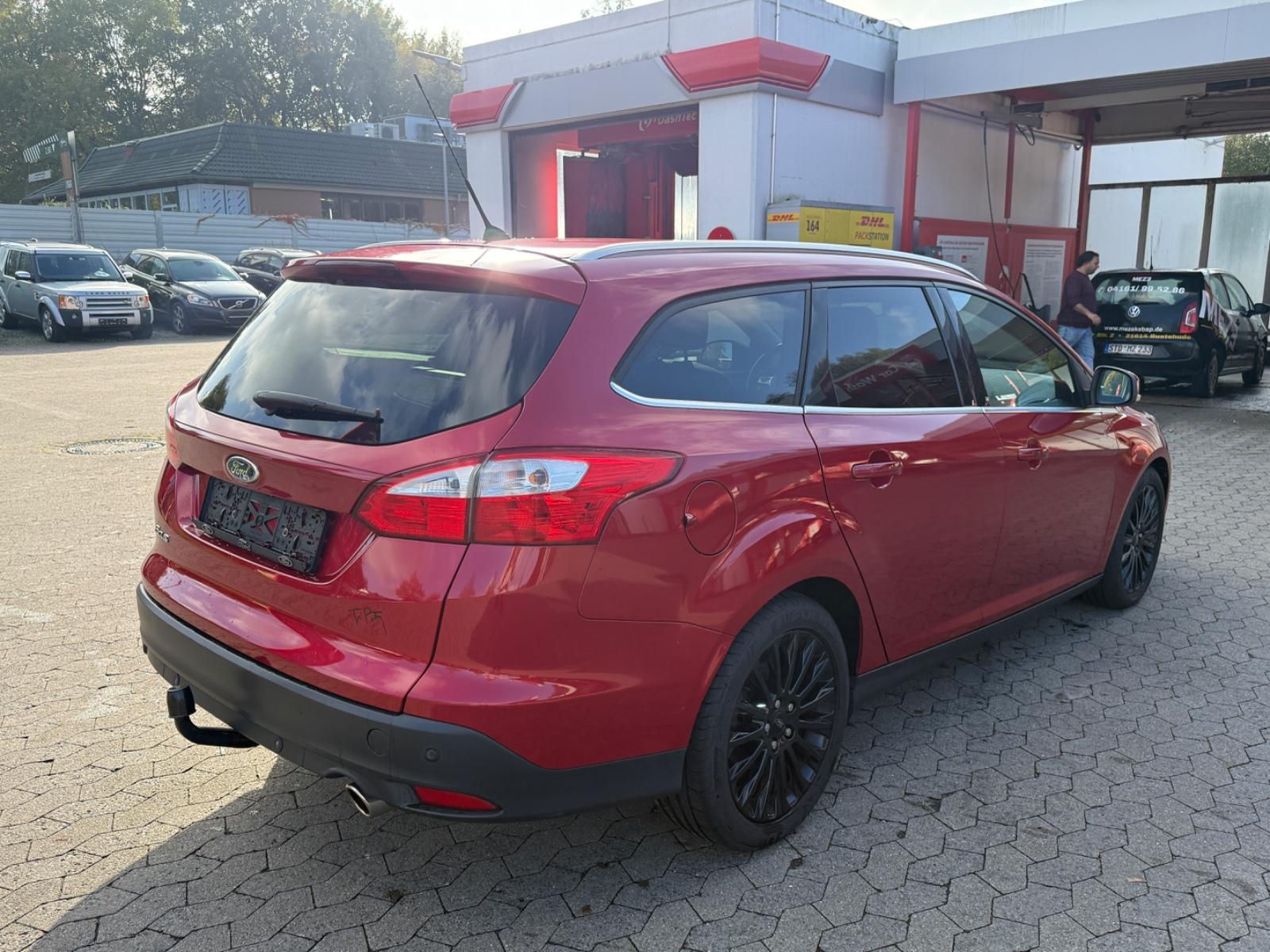 Ford Focus 2011 — interior