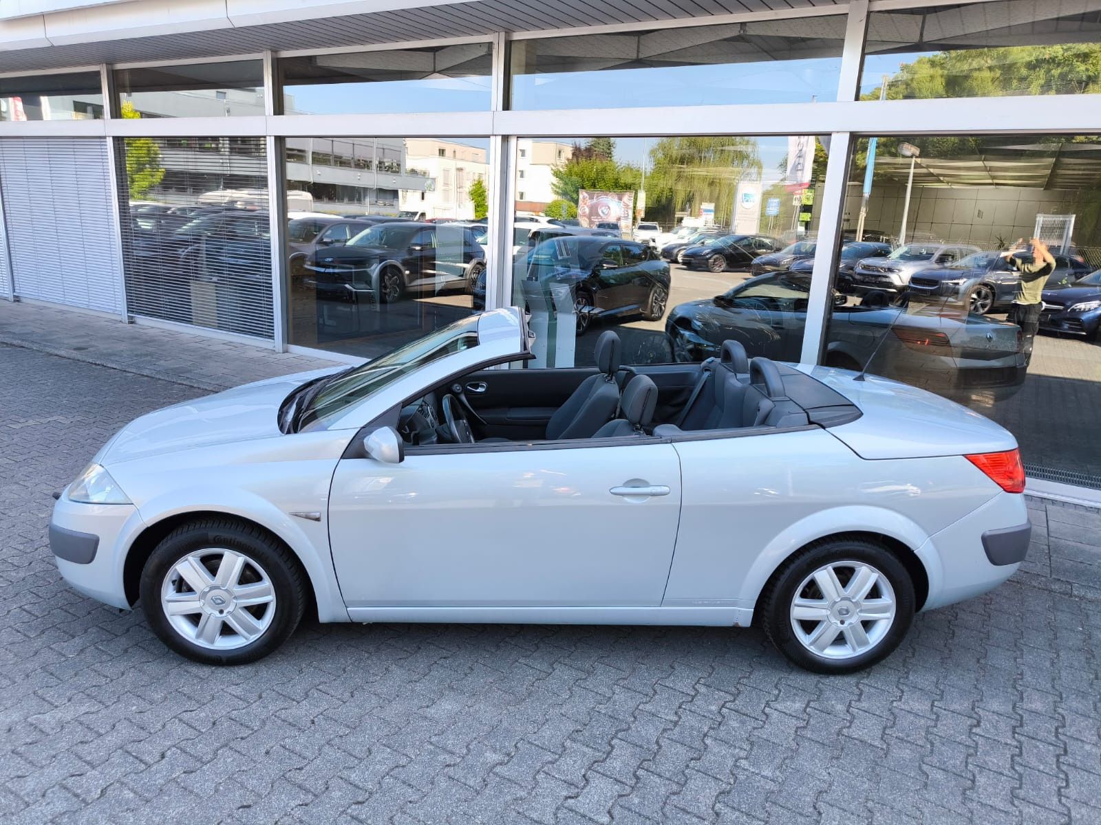 Vehicle image Renault Megane Coupe-Cabriolet Dynamique Luxe *Maintained"