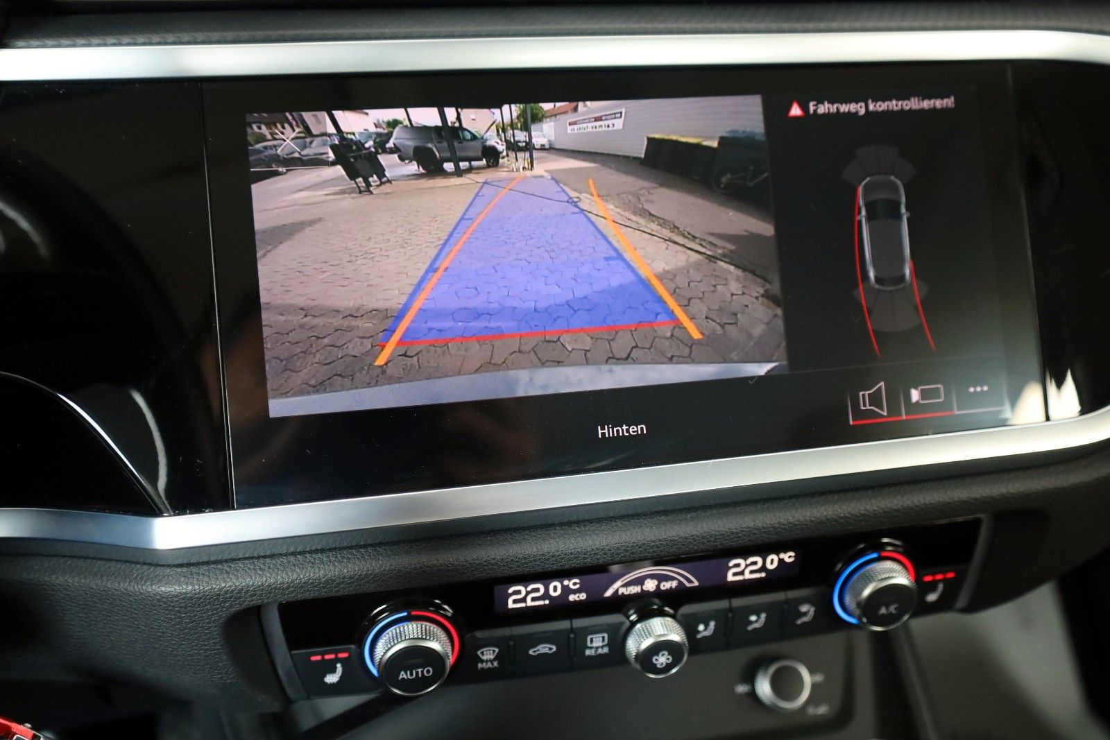 Fahrzeugabbildung Audi Q3 Sportback 45 TFSIe Leder,Navi,LED,Kam,Apple