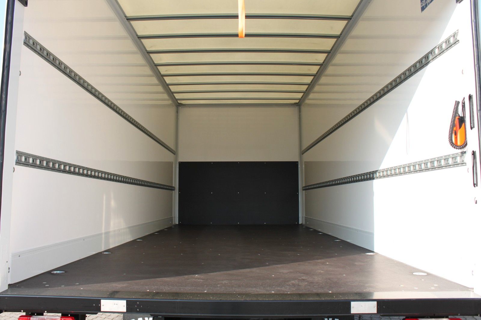Fahrzeugabbildung Iveco 70C18HA8/P Koffer/LBW/Luftfeder