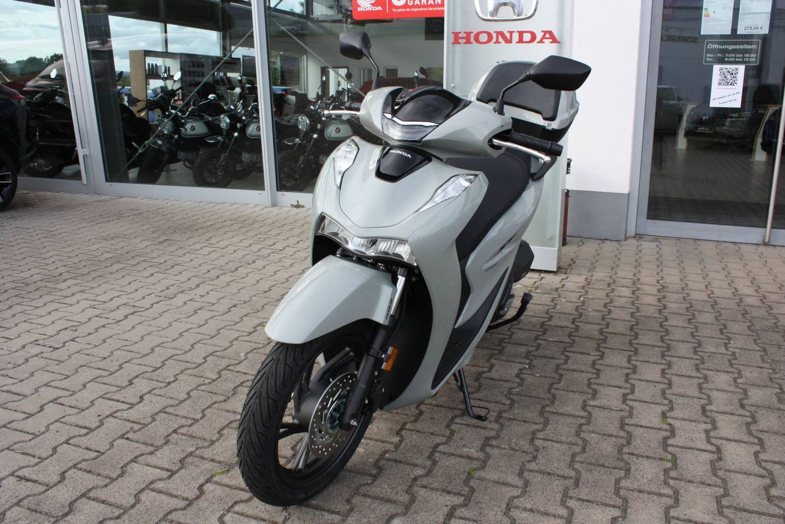 Fahrzeugabbildung Honda SH 150 i mit Smart Top Case bis 6 Jahre Garantie