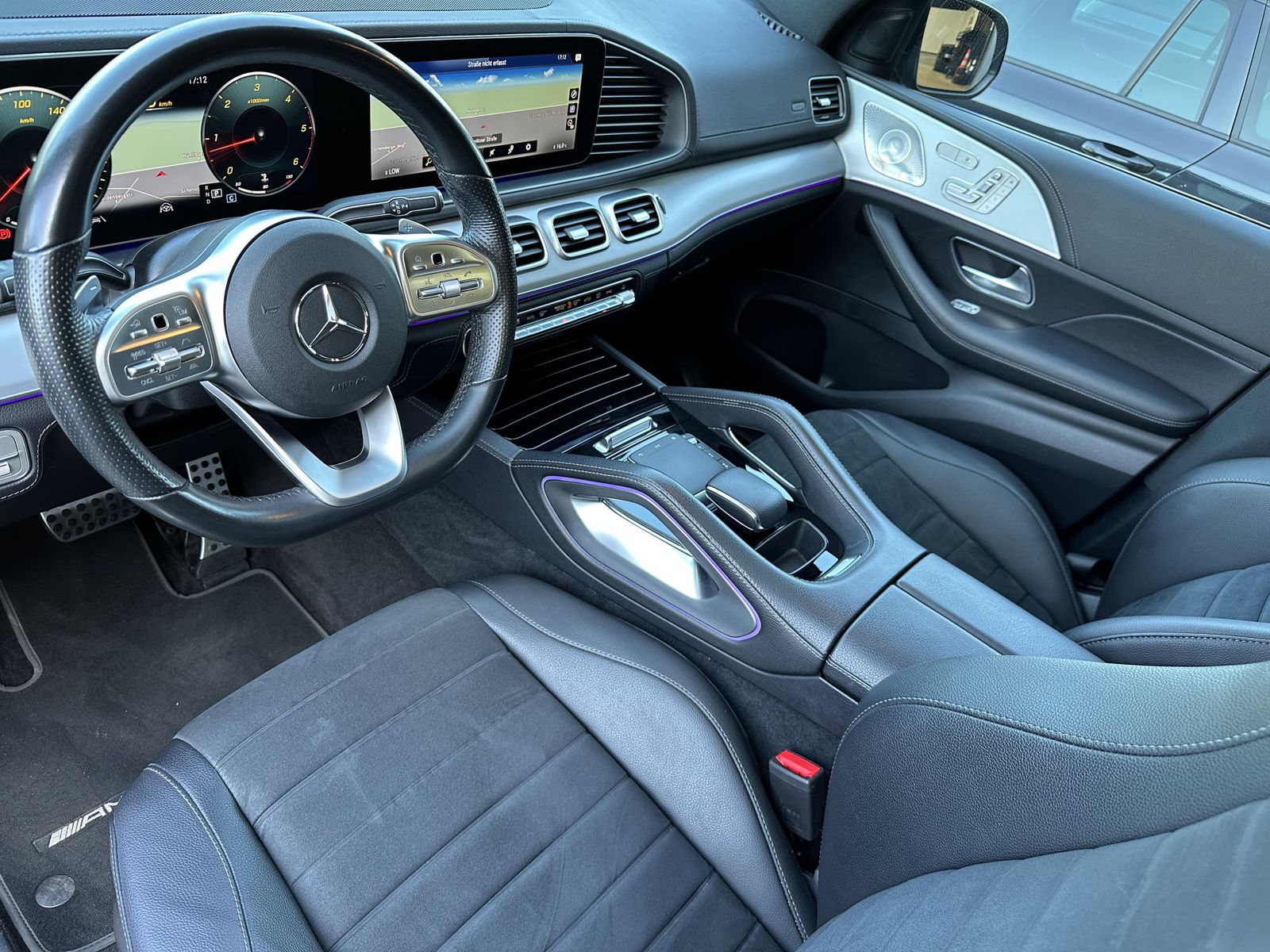 Fahrzeugabbildung Mercedes-Benz GLE 350d 4Matic AMG-Line NAV+LED+AHK+PANO+DISTRO