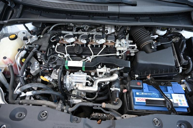 Toyota Avensis 2013 — photo 21