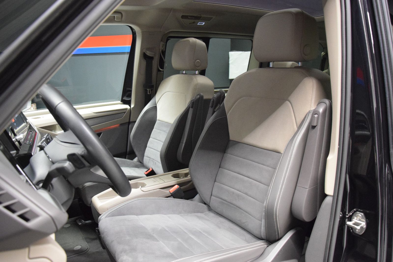 Fahrzeugabbildung Volkswagen T7 Multivan Style Lang Pano ACC Matrix AHK vis-a