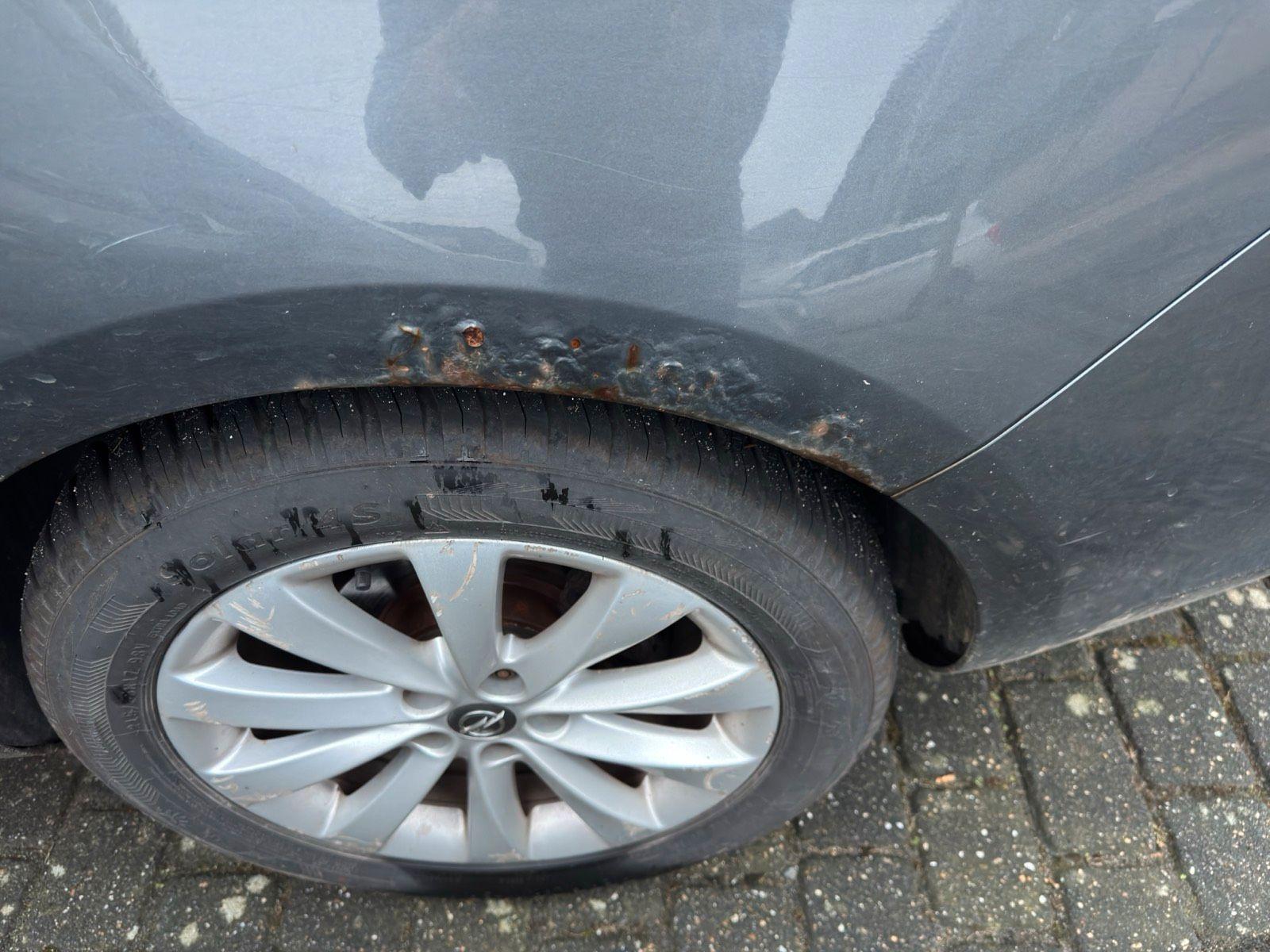 Opel Astra 2012 — photo 6