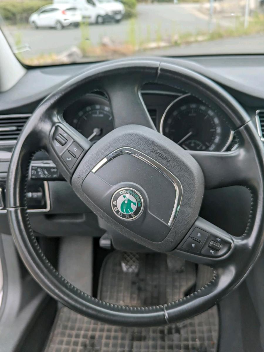 Skoda Superb 2012 — photo 11