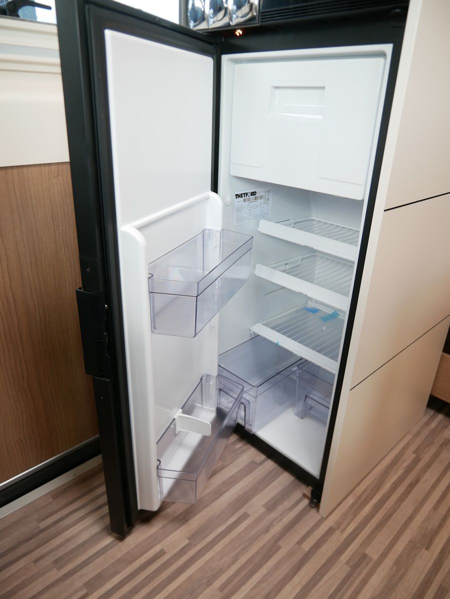 Fahrzeugabbildung Malibu Van first class - two rooms 640 LE RB D6E,Navi