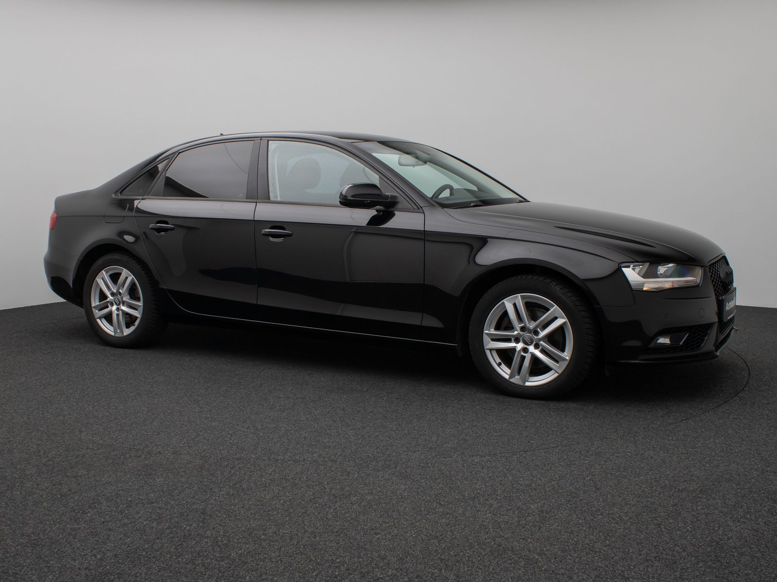 Fahrzeugabbildung Audi A4 Lim. Attraction Navigation Sitzhzg PDC AHK