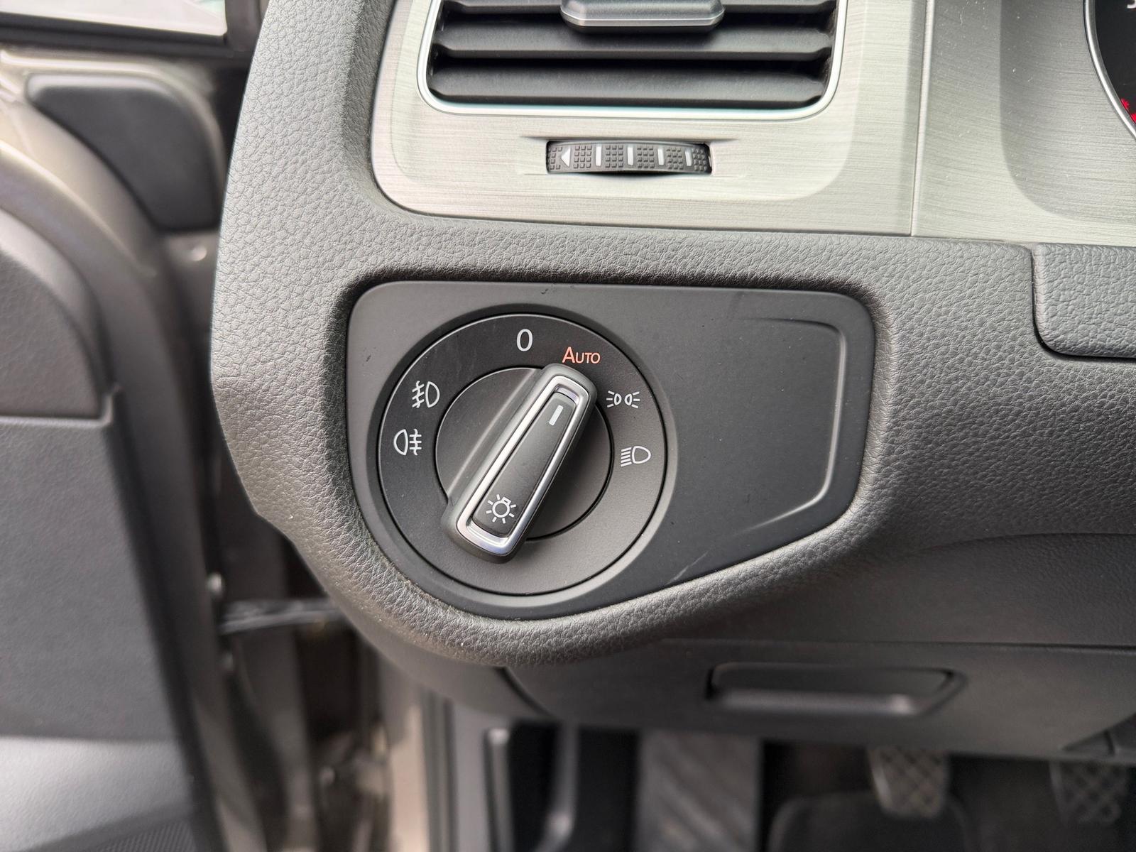 Volkswagen Golf VII Variant 1.4 16V TSI Bi-Xenon AHK PDC