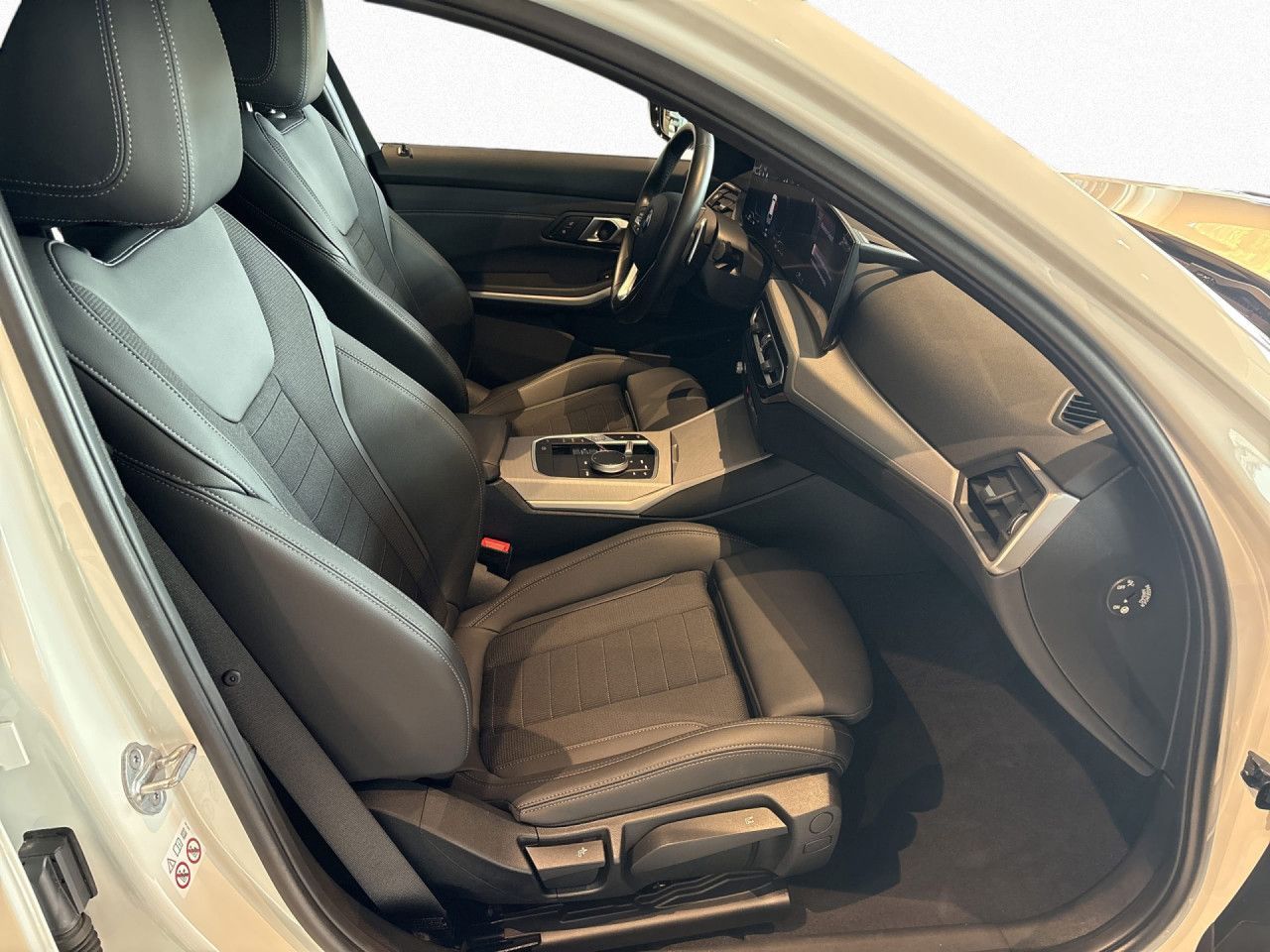 BMW 318d Touring AHK,HUD,AdLED,Stop&Go,DA,SpoSi,KAM foto 11