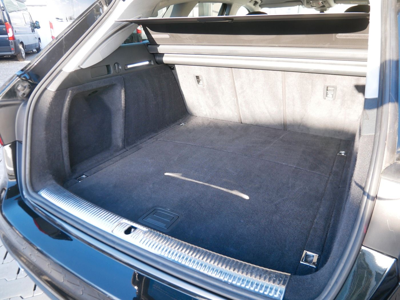 Fahrzeugabbildung Audi A4 2.0 TFSI Avant NAVI SHZ PDC Klimaautomatik LE