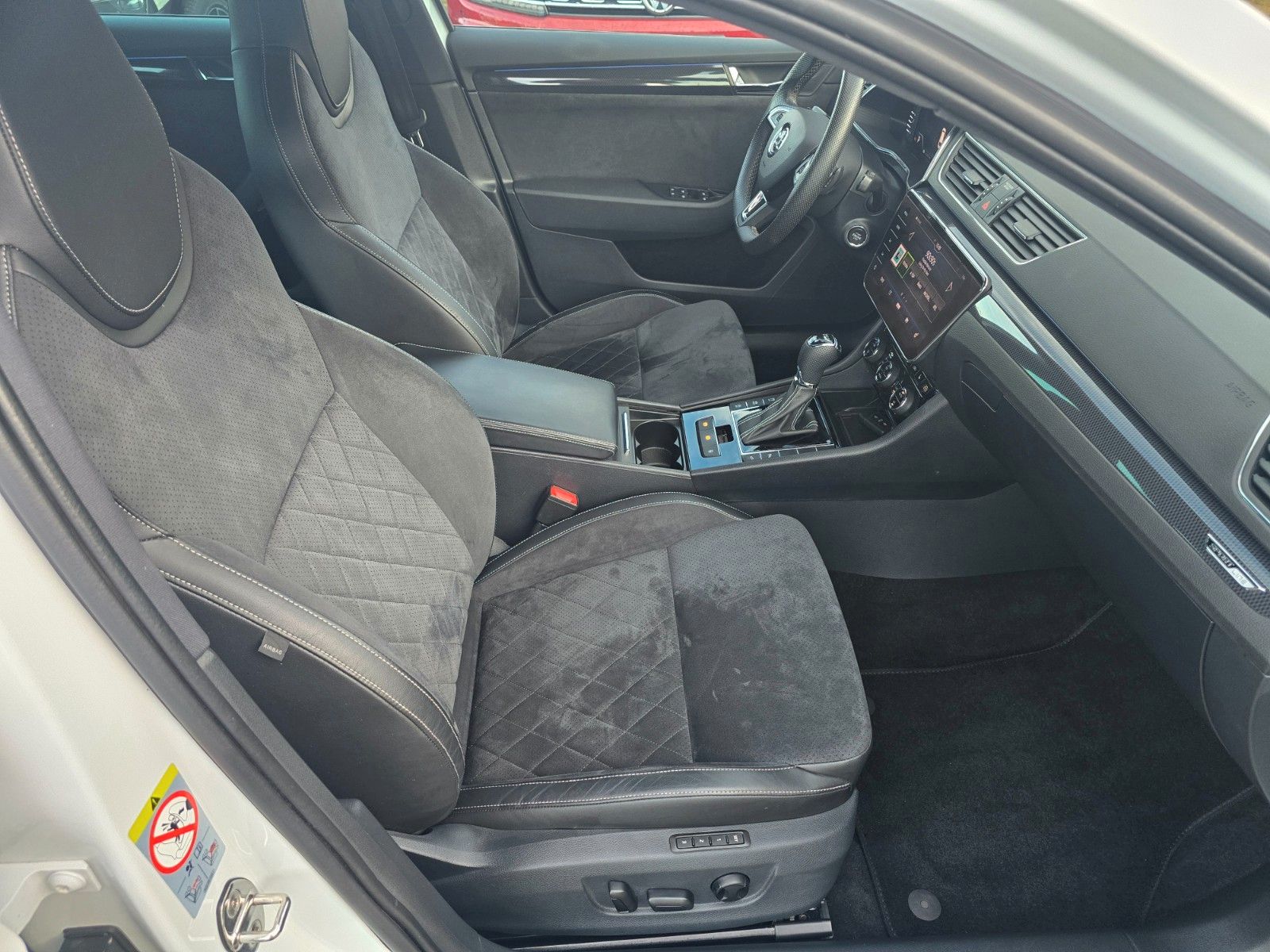 Skoda Superb Combi Sportline 4x4 LED ACC 4xSHZ foto 24