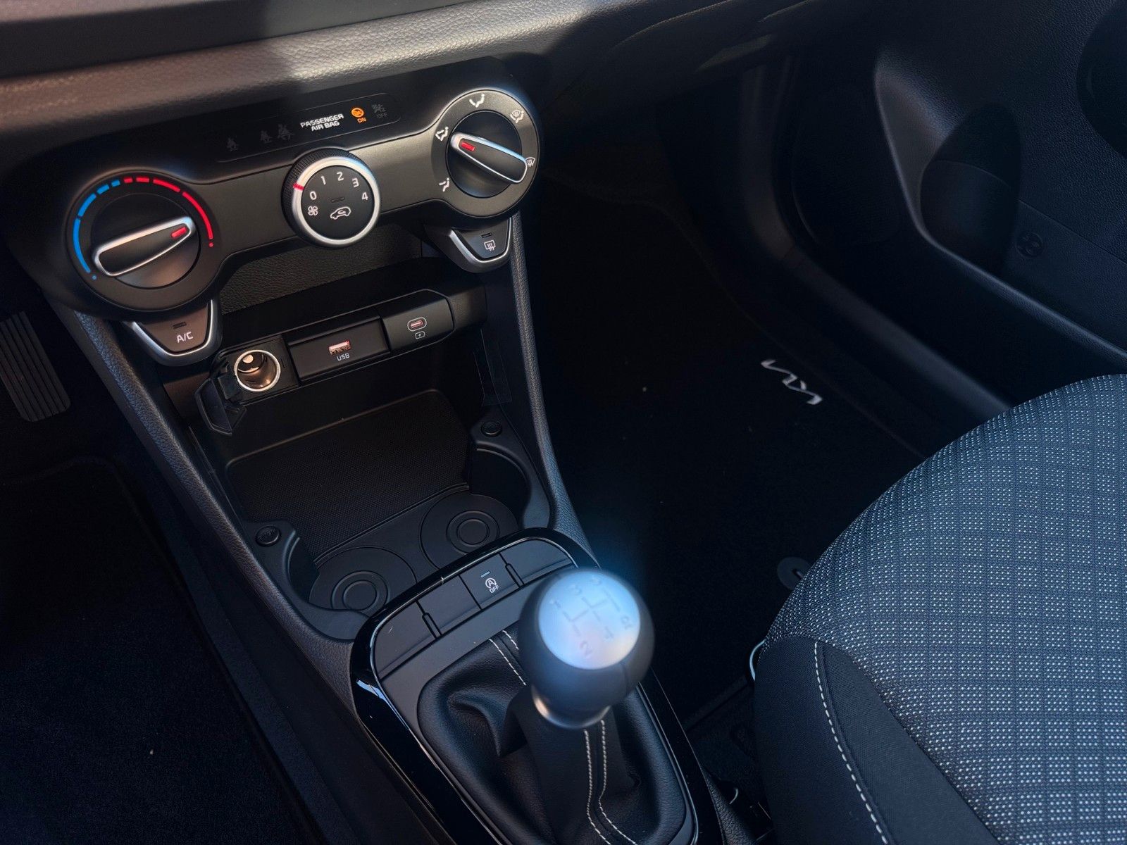 Fahrzeugabbildung Kia Picanto Navi PDC Kamera KLIMA Spurhalteassi