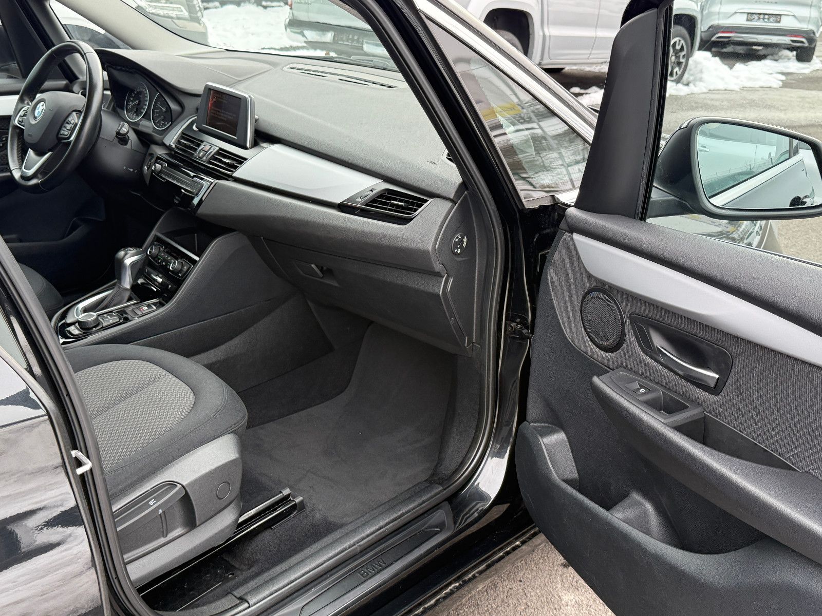 Fahrzeugabbildung BMW 218i Gran Tourer Advantage Aut AHK GRA PDC SHZ