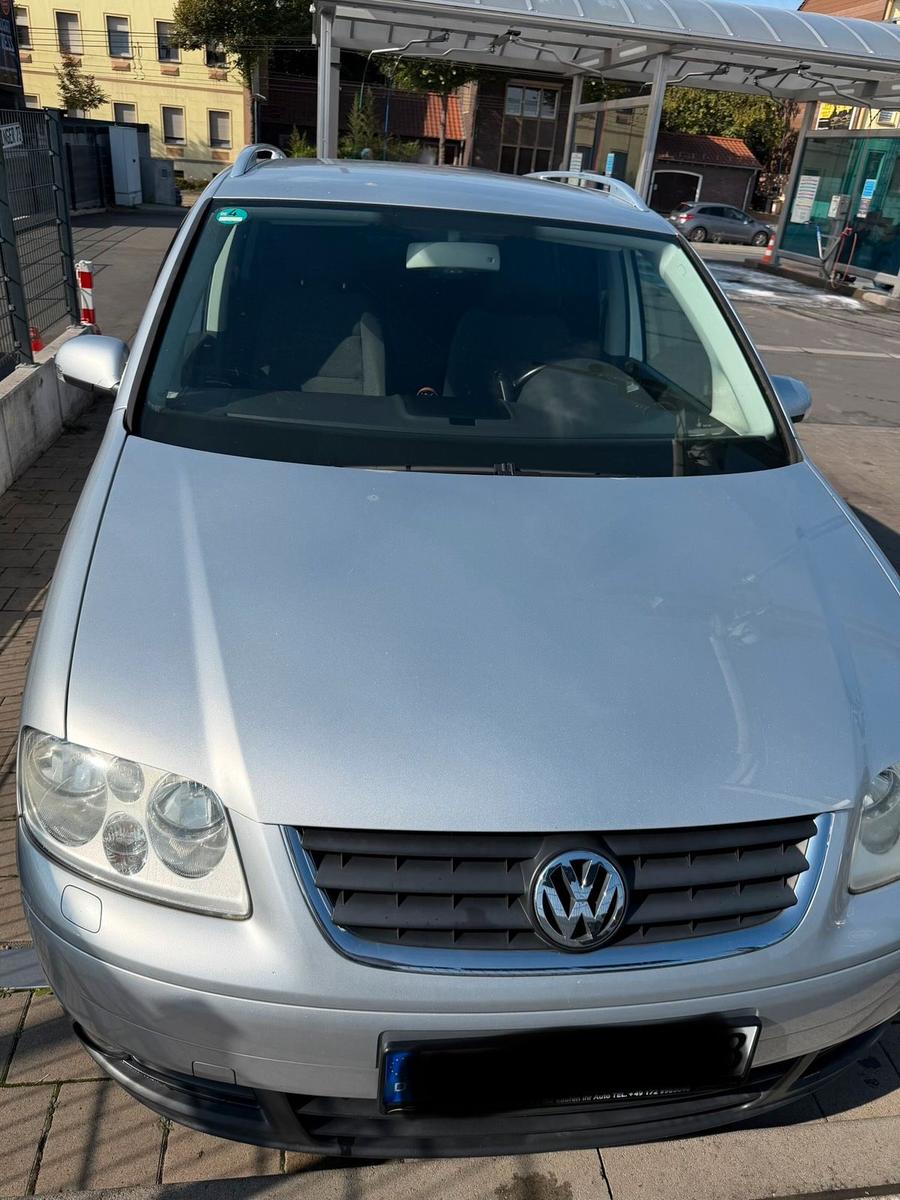 Volkswagen Touran 2006 — rear view