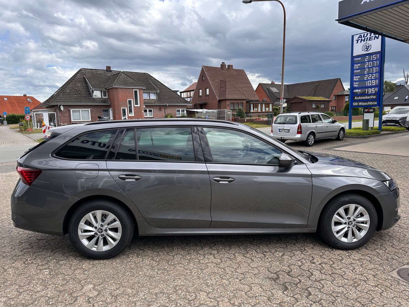Fahrzeugabbildung SKODA Octavia Combi 1.5 TSI Selection DSG LED/ACC/APP