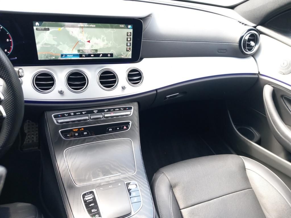 Fahrzeugabbildung Mercedes-Benz E 400 d 4MATIC T-Modell AMG*Nav*HUD*PDC*LED*360°