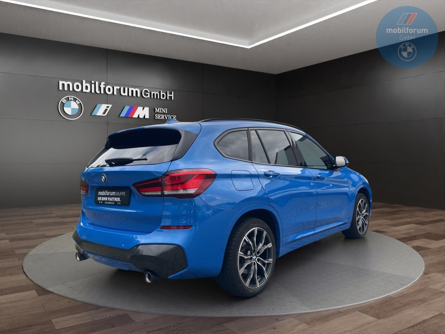 BMW X1 xDrive20i HUD AHK ACC HiFi LenkradHZG 19 Zoll foto 3
