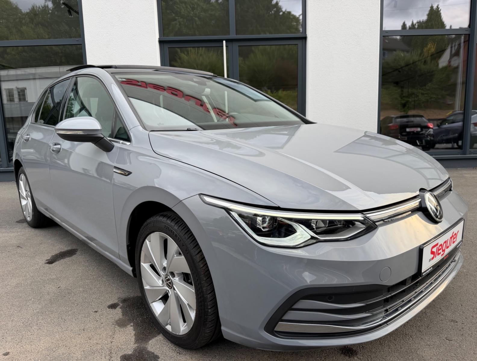 Volkswagen Golf VIII Lim. 1.5 TSI Style/AHK/ACC/Panorama