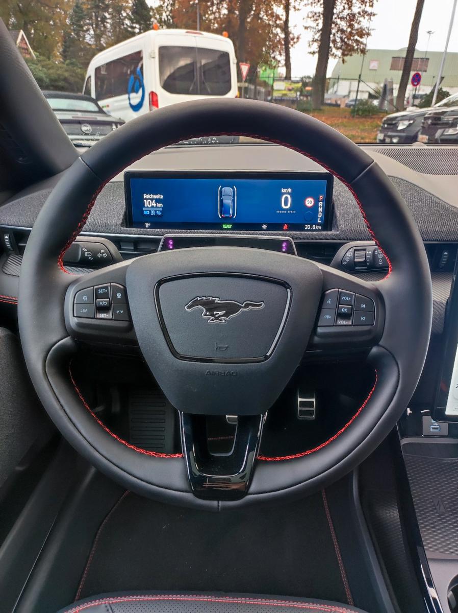 Ford Mustang Mach-E Standard Range 198kW, AWD Premium