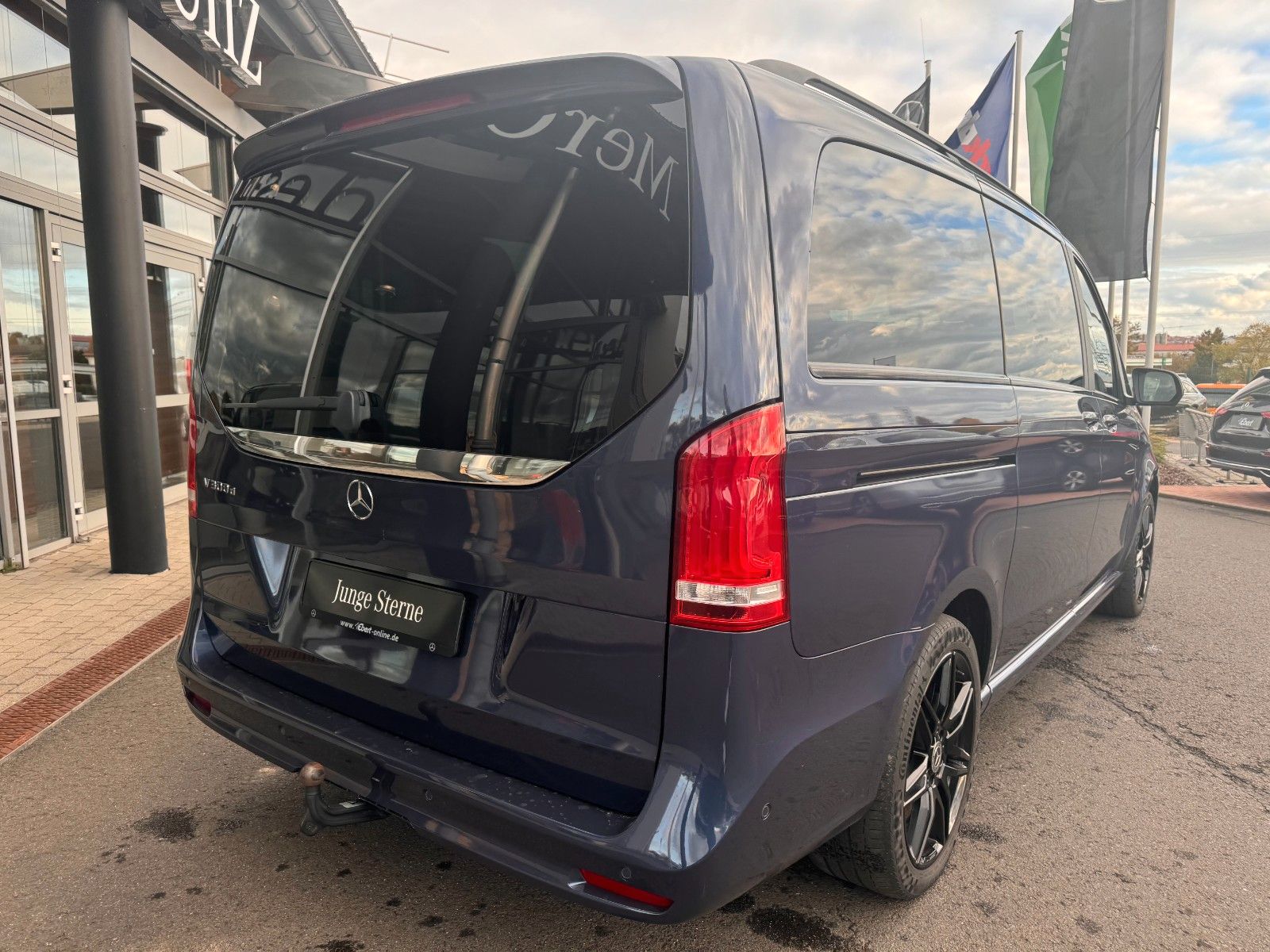 Fahrzeugabbildung Mercedes-Benz V 300 d AVA ED AMG AHK2,5to DISTRONIC