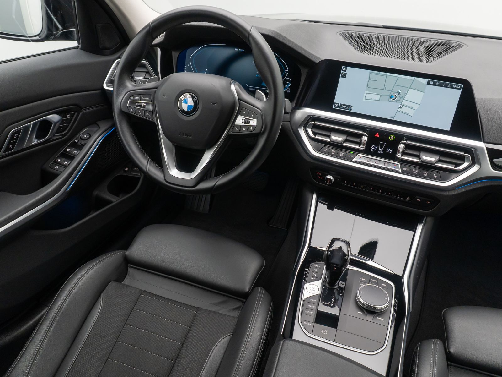 Fahrzeugabbildung BMW 330e Sport Line 360° Memory HUD DAB Laser HiFi