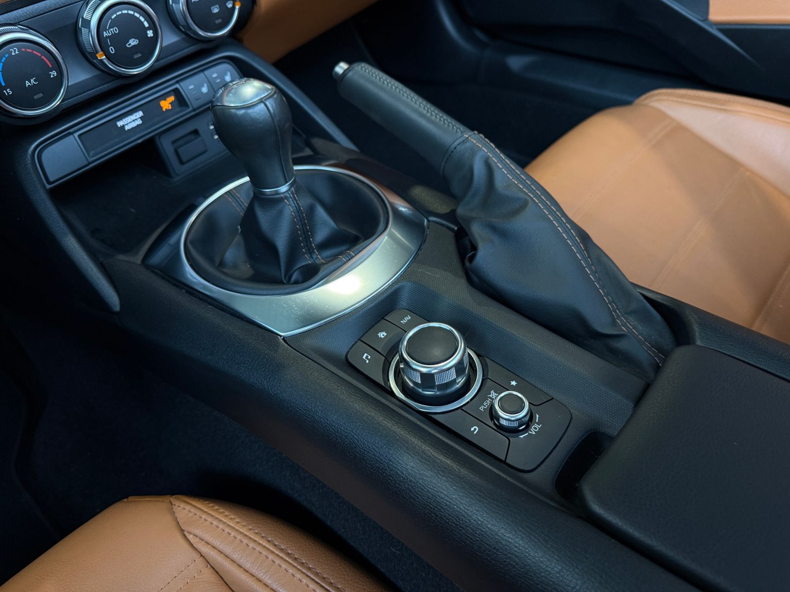 Fahrzeugabbildung Fiat 124 Spider Lusso KAM LED NAVI