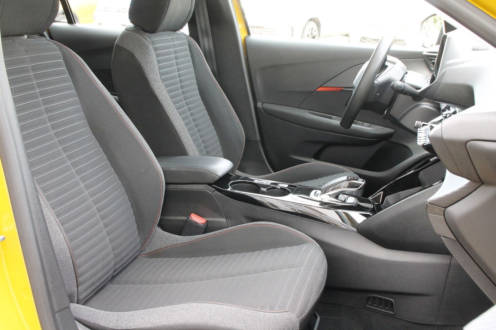 Fahrzeugabbildung Peugeot e-208 Active