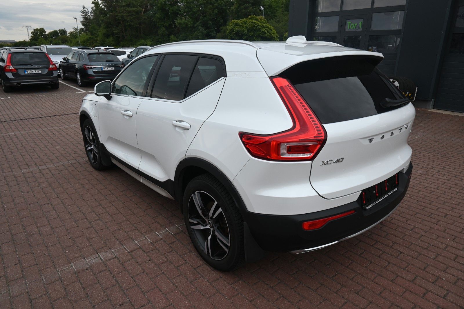 Fahrzeugabbildung Volvo XC40 Inscription Twin Engine 2WD*Pano*360°*H&K